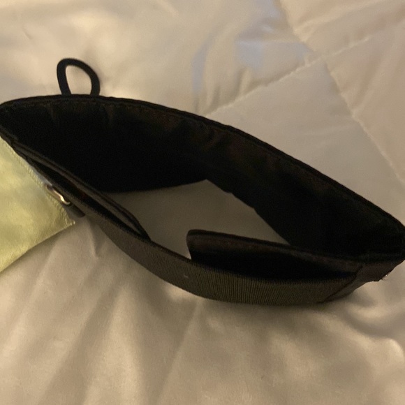 Mens Authentic Burberry arm wallet with dust bag - Picture 4 of 4